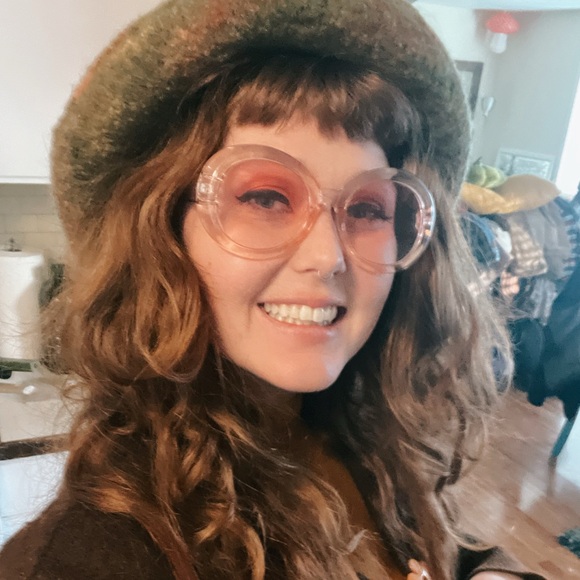 Meet your Posher, Amber - Picture 3 of 10